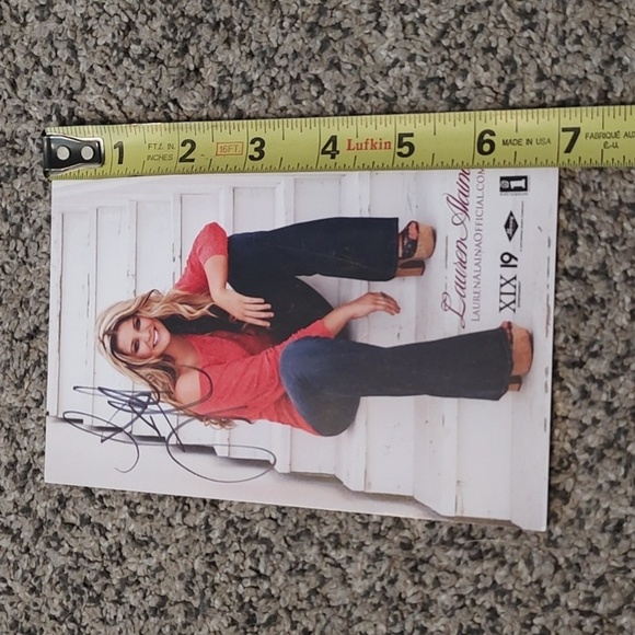 Autographed Lauren Alaina Photo - Picture 4 of 8